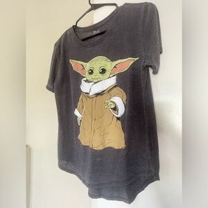 Star Wars Baby Yoda Grogru Graphic Tee. Gray. Women size‎ M
